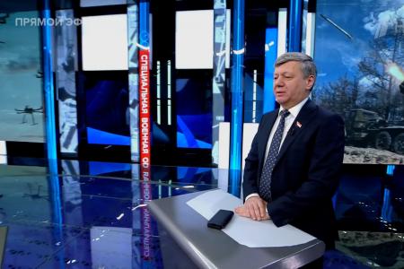 Дмитрий Новиков на Первом канале выразил неприятие практики драпировки Мавзолея Ленина в преддверии Дня Победы