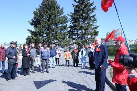 В Омске КПРФ впервые за четыре года отметила Первомай, не рискуя заработать штраф