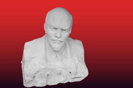 Бюст В.И. Ленина при включении русладовцев обрёл достойное место