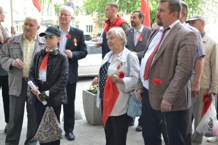 Воронежская область. Знамя с красным галстуком цвета одного