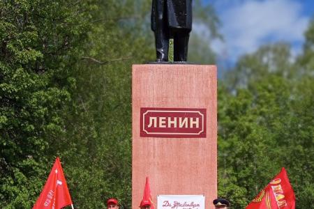 Рязанские коммунисты отметили 80-летие Победы под красными знаменами