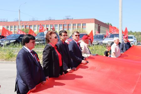 Сталинградские коммунисты встретили Первомай масштабным автопробегом