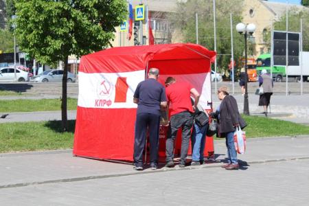 Сталинградская Красная палатка зовет: сделай свой выбор на Народном референдуме КПРФ