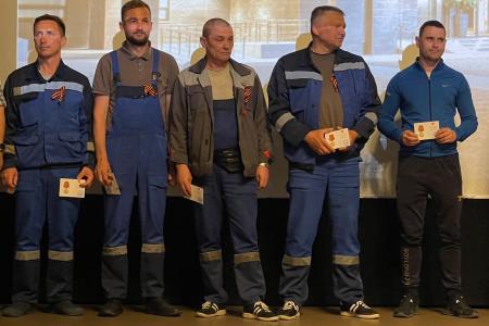 Крымские коммунисты вручили награды коллективу санатория "Форос"