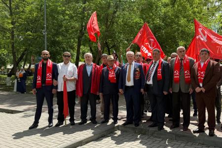 Ингушское республиканское отделение КПРФ почтило память героев Великой Отечественной войны и провело торжества в честь 80-летия Победы