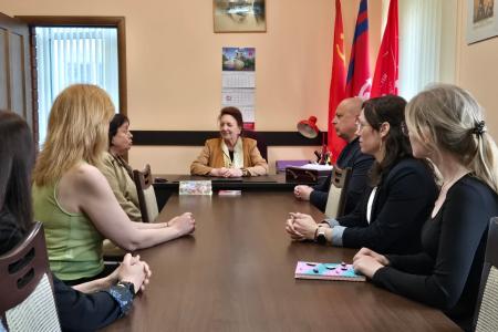 В областном комитете КПРФ встретились с живой легендой сталинградских детей войны Зинаидой Андреевой