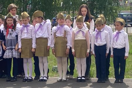 В Воронежской области сотни мальчишек и девчонок стали пионерами, повязав алые галстуки