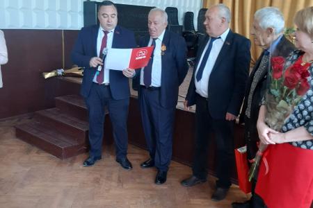 Крымские коммунисты поздравили с юбилеем ветерана партиии