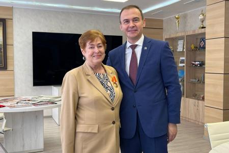 Ю.В. Афонин наградил юбилейными медалями «80 лет Победы» ветеранов Комитета молодежных организаций СССР