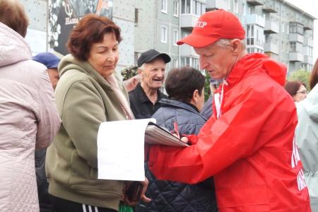 В Омской области стартовала серия акций «красная палатка», посвященных Народному референдуму КПРФ