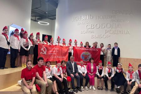 Подмосковные коммунисты: Нам вручено Знамя Труда, и мы не подведем!