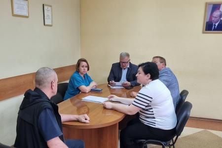 Руководитель фракции КПРФ в Мособлдуме Александр Наумов провел прием граждан в Домодедово и оказал им помощь