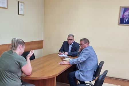 Руководитель фракции КПРФ в Мособлдуме Александр Наумов провел прием граждан в Домодедово и оказал им помощь