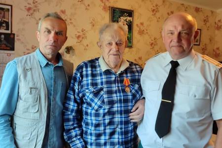 Подмосковные коммунисты: Нам вручено Знамя Труда, и мы не подведем!
