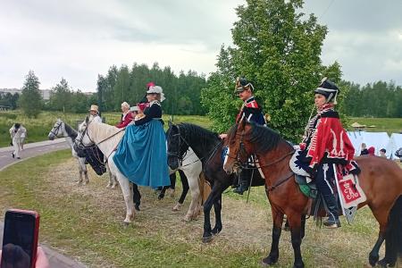 КПРФ провела в Москве экскурсию на историческую реконструкцию 1812 года