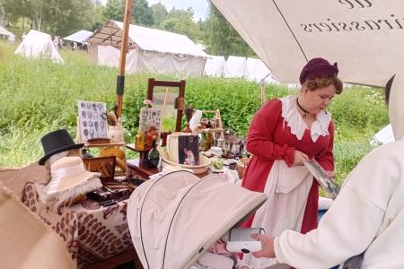 КПРФ провела в Москве экскурсию на историческую реконструкцию 1812 года
