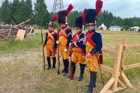КПРФ провела в Москве экскурсию на историческую реконструкцию 1812 года