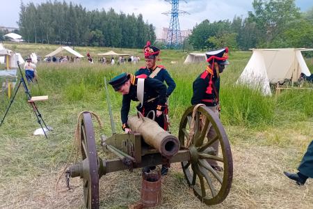КПРФ провела в Москве экскурсию на историческую реконструкцию 1812 года