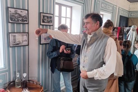 КПРФ провела в Москве экскурсию на историческую реконструкцию 1812 года