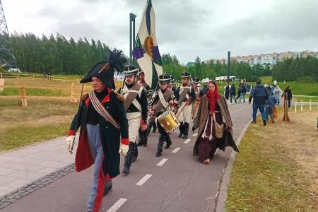 КПРФ провела в Москве экскурсию на историческую реконструкцию 1812 года