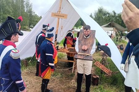 КПРФ провела в Москве экскурсию на историческую реконструкцию 1812 года