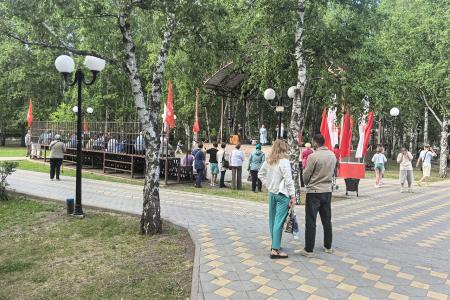 Тюменские коммунисты провели праздник, посвященный  Дню Русского языка