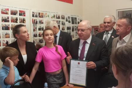 Сергей Гаврилов: «Белгородские ребята пишут письма солдатам СВО и делают браслеты-обереги»