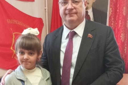 Сергей Гаврилов: «Белгородские ребята пишут письма солдатам СВО и делают браслеты-обереги»