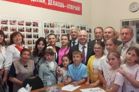Сергей Гаврилов: «Белгородские ребята пишут письма солдатам СВО и делают браслеты-обереги»