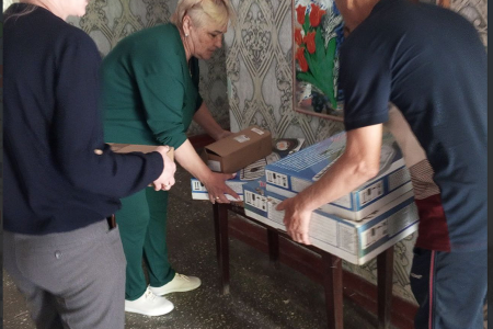 Беженцы в ЛНР получили необходимую бытовую технику от новгородских коммунистов