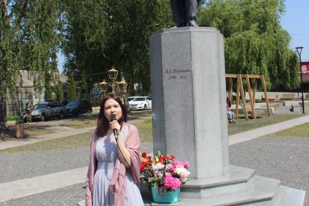 Коммунисты Брянщины провели пушкинские чтения возле памятника поэту