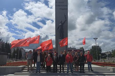 Брянская область. Коммунисты отметили День партизан и подпольщиков