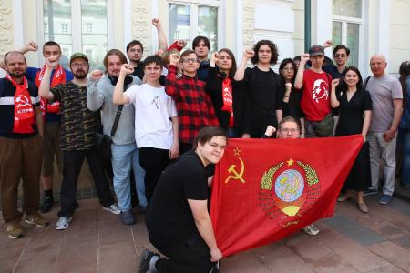 Долой рассадник антисоветизма и русофобии! Акция КПРФ в Москве против "Ельцин-гадюшника"