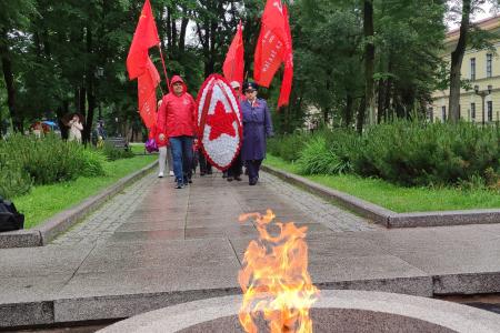 Акции к Дню памяти и скорби проводят новгородские коммунисты