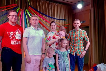 Лидер свердловских комсомольцев Денис Курочкин: «Забота о многодетных семьях – наша общая ответственность»
