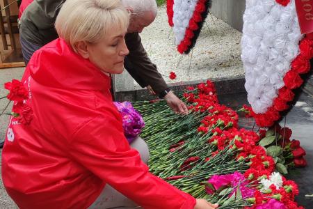 Акции к Дню памяти и скорби проводят новгородские коммунисты