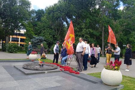 Астраханские коммунисты приняли участие в памятных мероприятиях 22 июня