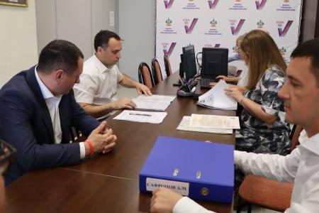 Краснодарский край. Кандидат в губернаторы от КПРФ Александр Сафронов представил в крайизбирком документы о выдвижении