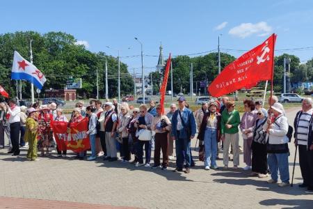 Калининградские коммунисты почтили память жертв Великой Отечественной войны