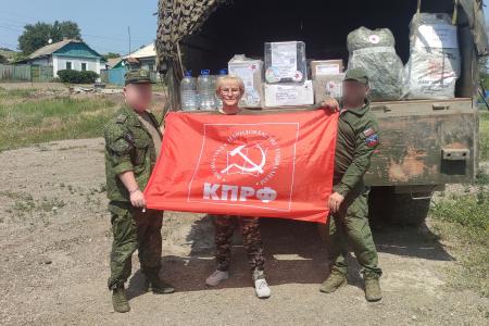 Новгородские коммунисты доставили гуманитарный груз в зону СВО и провели там акцию в поддержку Народного Референдума КПРФ