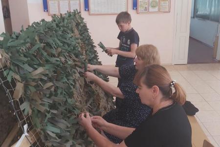Краснодарский край. Депутат-коммунист Н.И. Осадчий подарил школе-интернату в станице Казанской спортивный и музыкальный инвентарь