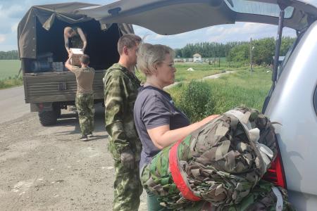 Новгородские коммунисты доставили гуманитарный груз в зону СВО и провели там акцию в поддержку Народного Референдума КПРФ