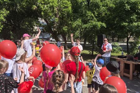Тюмень. Коммунисты ЦАО организовали праздничное мероприятие, посвящённое Дню защиты детей