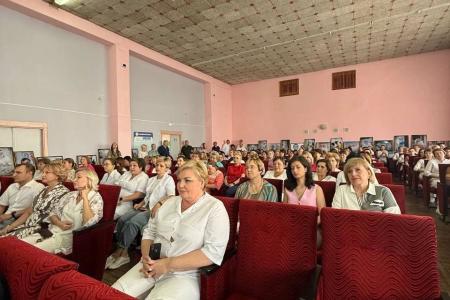Рязанская область. Депутат-коммунист Денис Сидоров поздравил медработников Рязанской городской клинической больницы №11