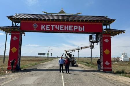 Глава фракции КПРФ в парламенте Калмыкии Николай Нуров провел встречу с избирателями в поселке Кетченеры