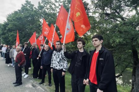 Калининградские коммунисты почтили память жертв Великой Отечественной войны