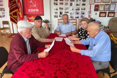Активно включились в обсуждение политического отчета ЦК КПРФ XIX Съезду партии коммунисты города Баксана Кабардино-Балкарской Республики