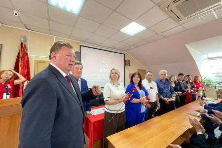 Геннадий Зюганов – наш лидер! Партактив СКФО и ЮФО поддержал руководство КПРФ перед Съездом