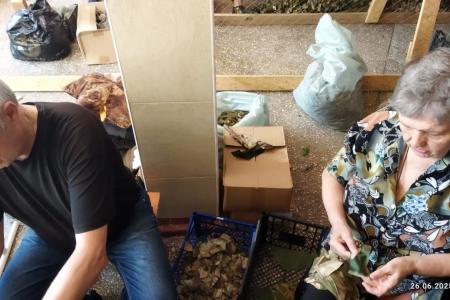 На Ставрополье георгиевские коммунисты приняли участие в плетении сетей для бойцов СВО