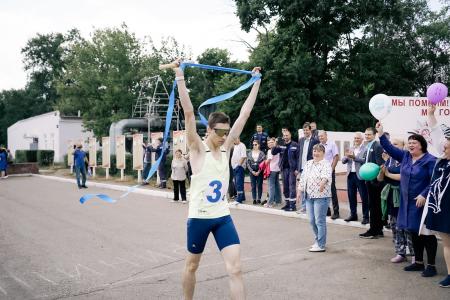 В Воронеже депутаты от КПРФ Сергей Гаврилов и Владимир Калинин наградили участников юбилейного спортивного забега «Миля ВАСО»
